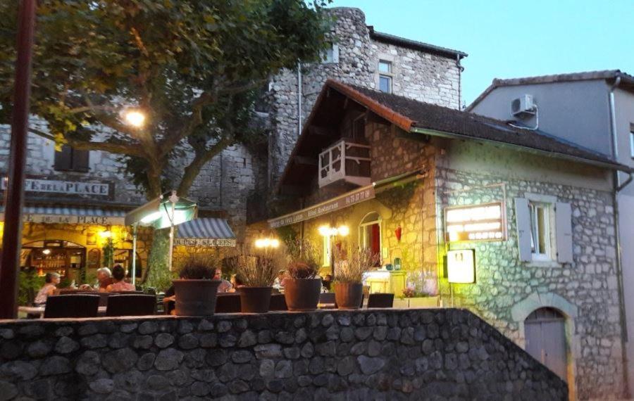 Auberge Du Vieux Lanas Logis Hotel Restaurant Exteriér fotografie